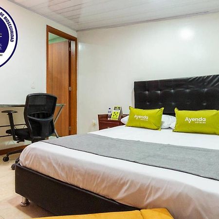 Hotel Ayenda Casa Howard 1092 Богота Екстериор снимка