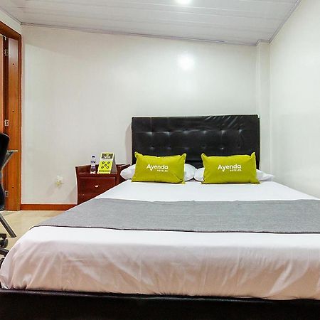 Hotel Ayenda Casa Howard 1092 Богота Екстериор снимка