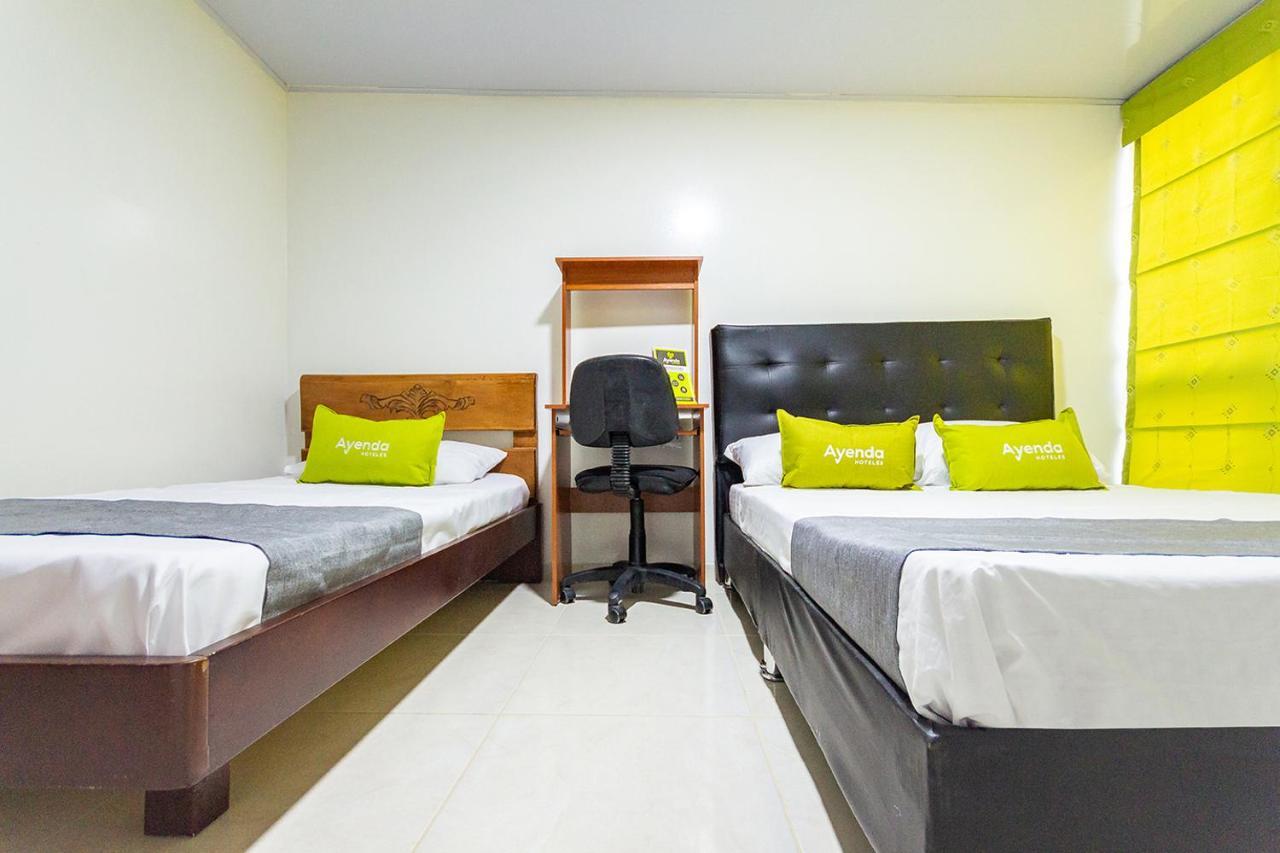 Hotel Ayenda Casa Howard 1092 Богота Екстериор снимка