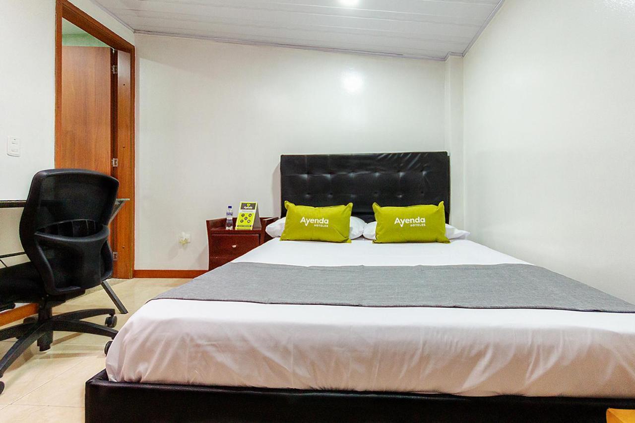 Hotel Ayenda Casa Howard 1092 Богота Екстериор снимка
