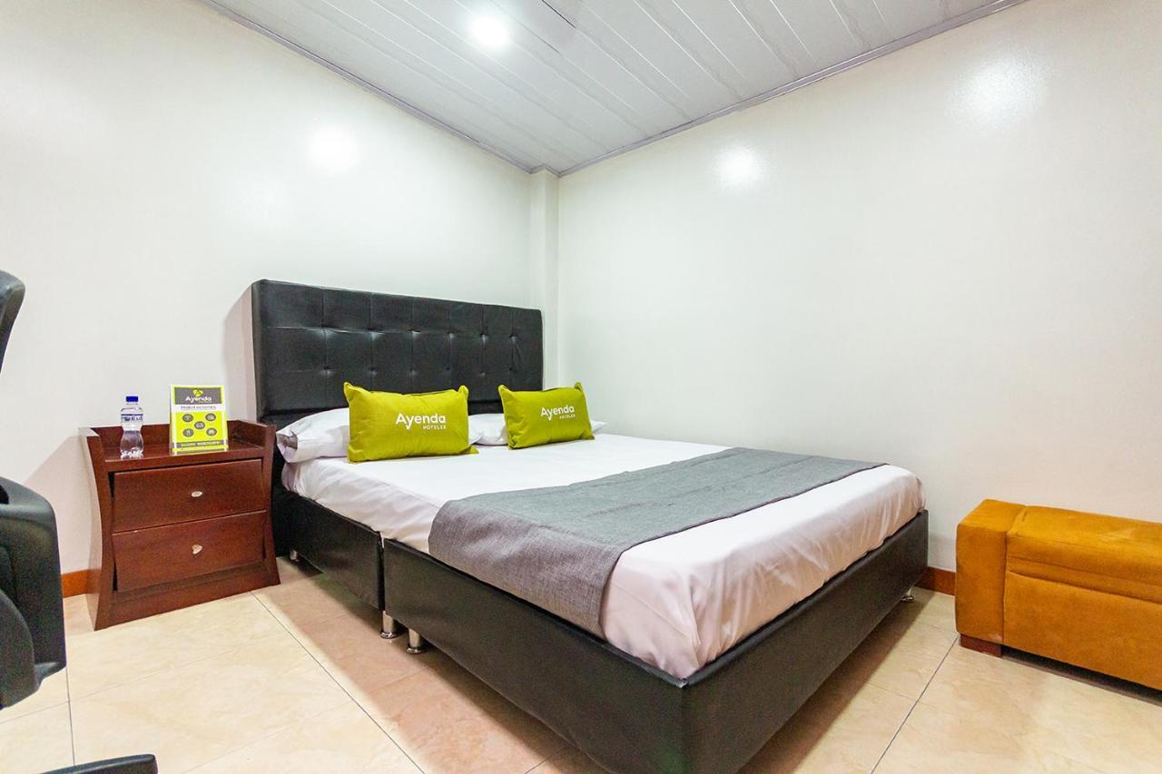 Hotel Ayenda Casa Howard 1092 Богота Екстериор снимка